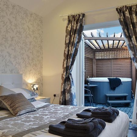 Oswald Lodge Llanon Экстерьер фото
